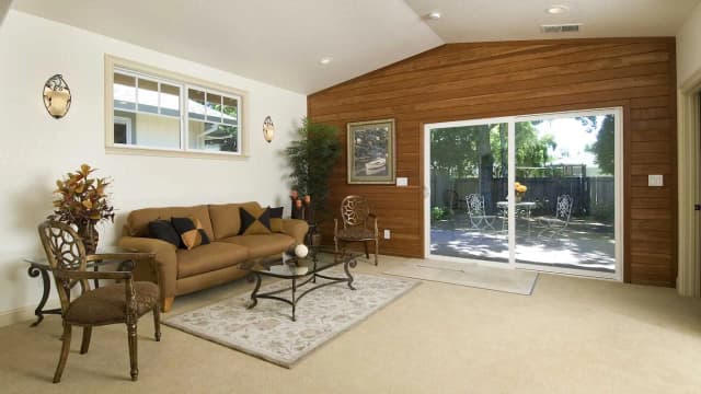 Jak odnowić boazerię sosnową i przywrócić jej dawny blask