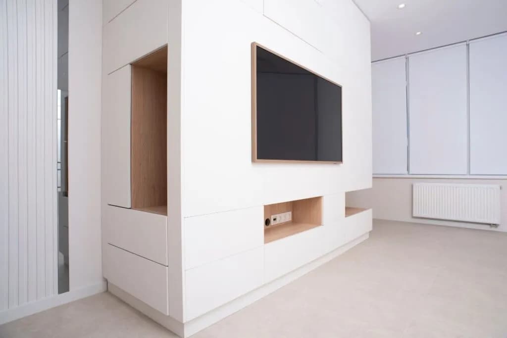 Szafa jak ściana - jak zaoszczędzić miejsce i zyskać styl w wnętrzu