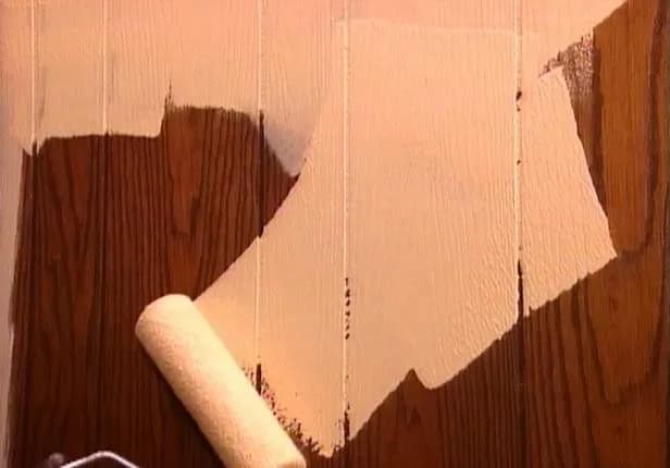 Jak pomalować boazerię drewnianą na biało – uniknij najczęstszych błędów