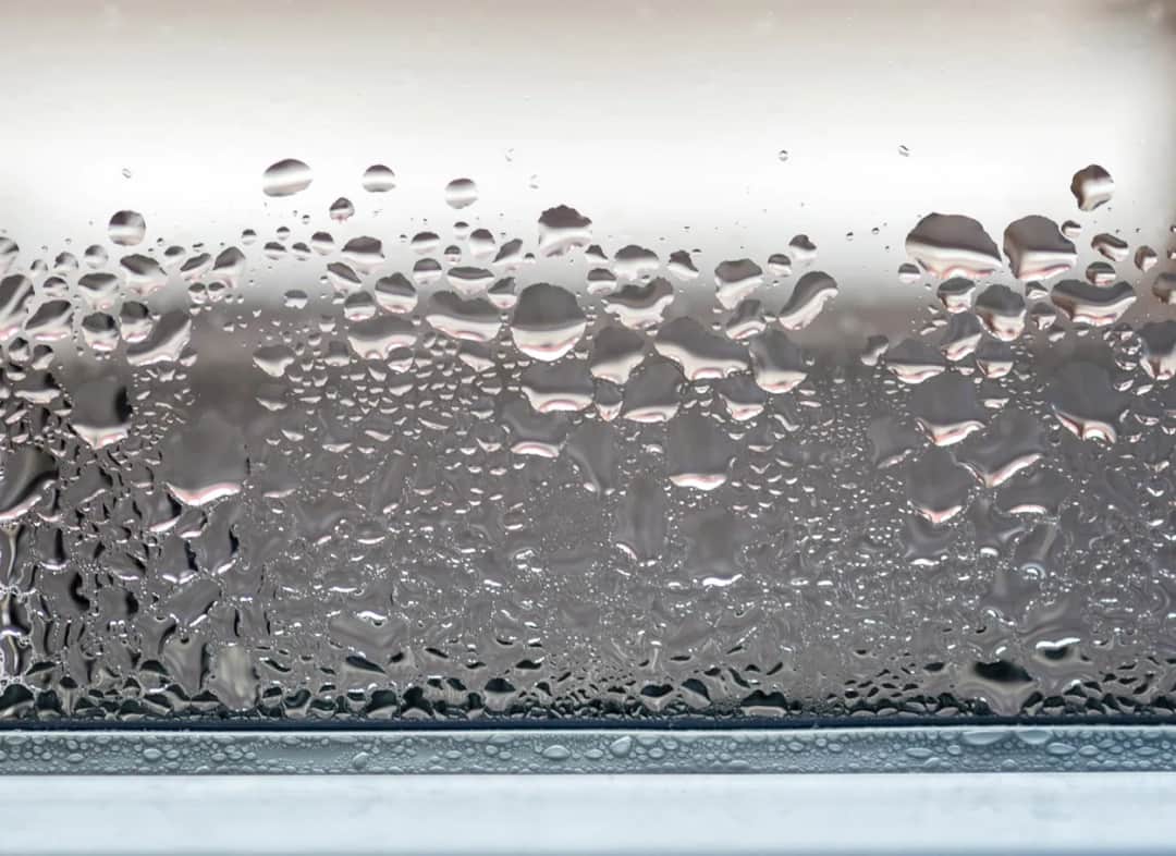 Przyczyna parowania okien plastikowych i jak temu zapobiec