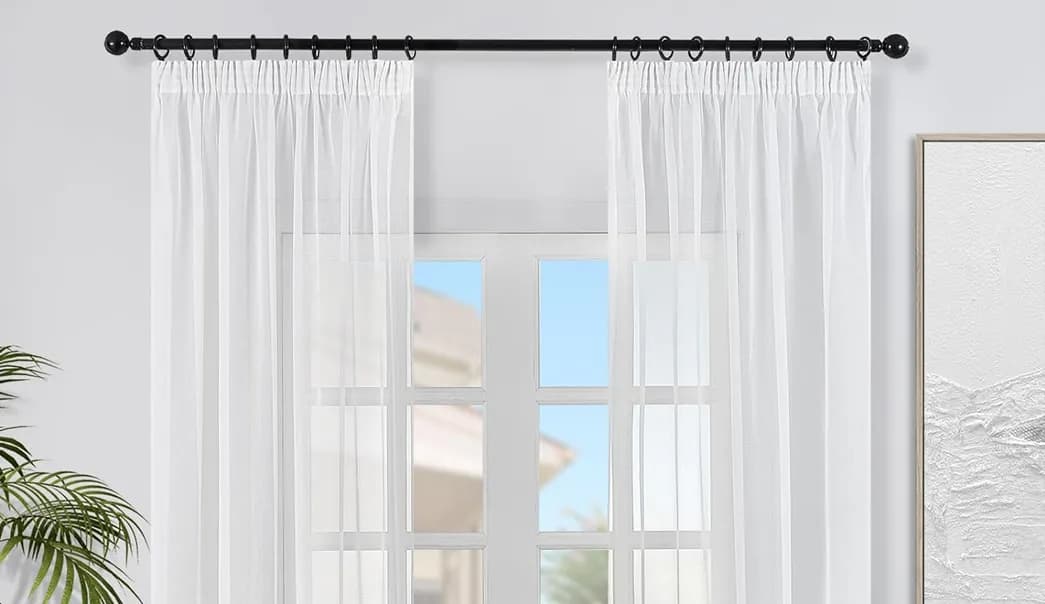 Ile firanki na karnisz 160 cm? Sprawdź, jak dobrać idealną szerokość