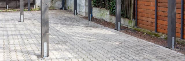 Jak wybrać kotwę do słupa drewnianego, aby uniknąć problemów z stabilnością