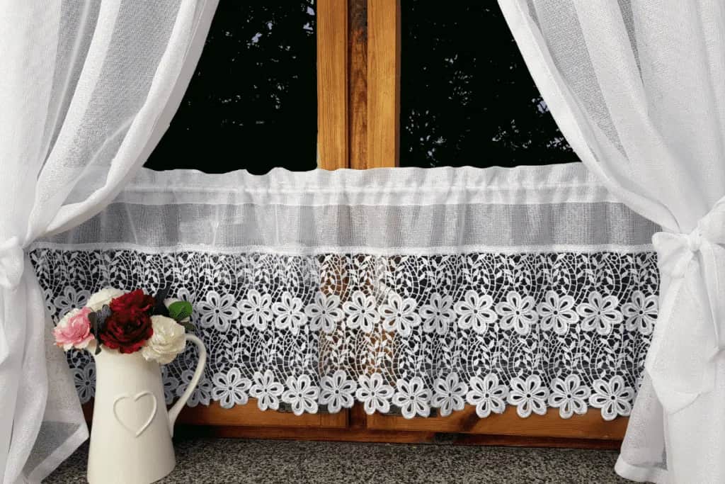 Jak założyć firankę bez karnisza: proste sposoby bez wiercenia